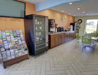 Lobby 2 Econo Lodge at Military Circle