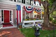 Exterior Concord's Colonial Inn