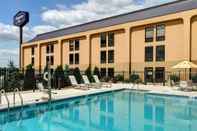 Swimming Pool Hampton Inn Chambersburg