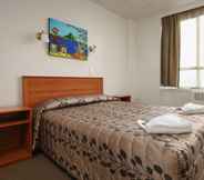 Bedroom 2 Kiwi International Hotel