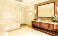 In-room Bathroom 2 GreenTree Eastern Shanghai Hongqiao Airport LongBai Hotel