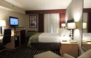 Bedroom 3 Holiday Inn: Portland- I-5 S (Wilsonville)