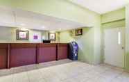 Sảnh chờ 3 Days Inn by Wyndham Windsor Locks / Bradley Intl Airport