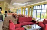 Lobby 5 Days Inn by Wyndham Windsor Locks / Bradley Intl Airport