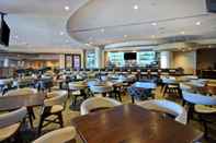 Bar, Cafe and Lounge DoubleTree by Hilton Hotel Pleasanton at the Club