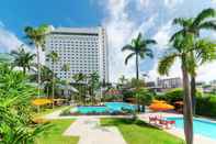 Swimming Pool DoubleTree by Hilton Hotel Naha Shuri Castle