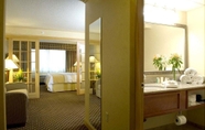 Bedroom 4 Radisson Hotel Providence Airport