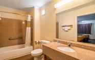 In-room Bathroom 2 Rodeway Inn & Suites Fort Jackson