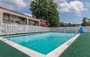 Swimming Pool 4 Motel 6 Lawrenceville, NJ