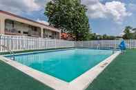 Swimming Pool Motel 6 Lawrenceville, NJ