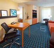 Common Space 7 Fairfield Inn & Suites by Marriott Denver Cherry Creek