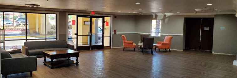 Lobby Ramada by Wyndham Barstow