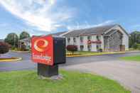 Exterior Econo Lodge Painted Post - Corning