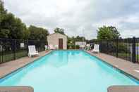 Swimming Pool Days Inn by Wyndham Clinton