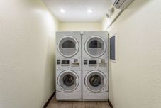 住宿服务 Econo Lodge