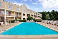 Swimming Pool Days Inn by Wyndham Atlanta/Southlake/Morrow