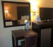 Bedroom 5 Days Inn & Suites by Wyndham Port Richey