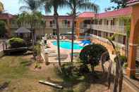 Swimming Pool Days Inn & Suites by Wyndham Port Richey