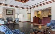 Lobby 3 Clarion Hotel & Suites Hamden - New Haven