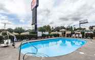 Swimming Pool 7 Econo Lodge
