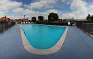 Swimming Pool 4 Econo Lodge Thomaston