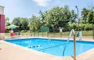 Swimming Pool 3 Econo Lodge Kearney - Liberty