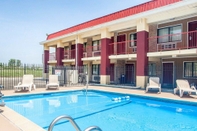 Swimming Pool Econo Lodge Kearney - Liberty