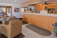 Lobi Americas Best Value Inn & Suites Atlantic
