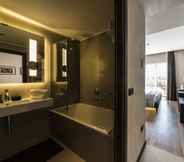 In-room Bathroom 3 Hotel Manin