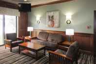 Lobi Clarion Inn & Suites - University Area