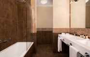 In-room Bathroom 7 Sina Villa Medici, Autograph Collection