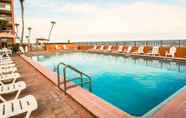 Kolam Renang 2 Quality Inn Oceanfront