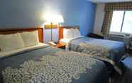 Bedroom 6 Days Inn by Wyndham Runnemede Philadelphia Area