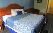 Bedroom 7 Days Inn by Wyndham Runnemede Philadelphia Area