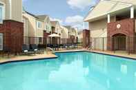 Swimming Pool Residence Inn by Marriott Atlanta Airport North/Virginia Ave