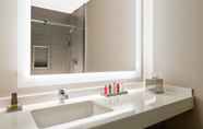 In-room Bathroom 2 Atlanta Marriott Buckhead Hotel & Conference Center