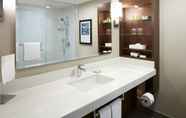 ห้องน้ำภายในห้อง 5 Delta Hotels by Marriott Kingston Waterfront