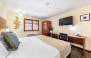 Bedroom 7 Ellis Island Hotel