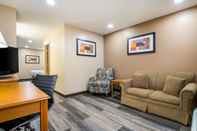 Common Space SureStay Plus Hotel By Best Western Poteau