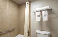 Toilet Kamar 2 Best Western Center Inn