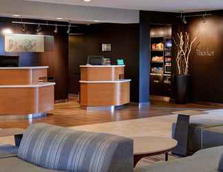 Lobi 2 Courtyard by Marriott Detroit Dearborn