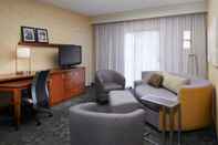 Common Space Courtyard by Marriott Detroit Dearborn