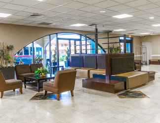 Lobi 2 Clarion Inn & Suites Miami International Airport