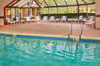 Swimming Pool Courtyard by Marriott Manassas Battlefield Park