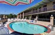 Swimming Pool 3 Quality Inn Troutville - Roanoke North