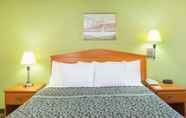 Bedroom 4 Days Inn by Wyndham Brownsville