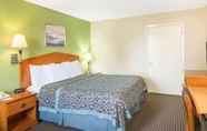 Bedroom 7 Days Inn by Wyndham Brownsville