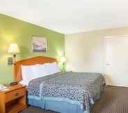 Bedroom 7 Days Inn by Wyndham Brownsville