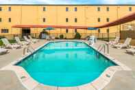 Swimming Pool Days Inn by Wyndham Vineland