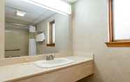 In-room Bathroom 3 Days Inn by Wyndham Vineland
